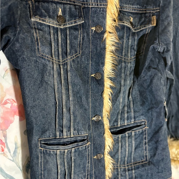 Y2K Denim Jacket with Faux Fur Trim - Picture 4 of 11